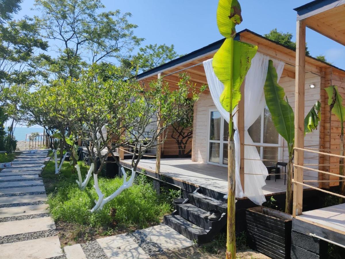 Aqua Palm Resort Sukhumi Exterior photo